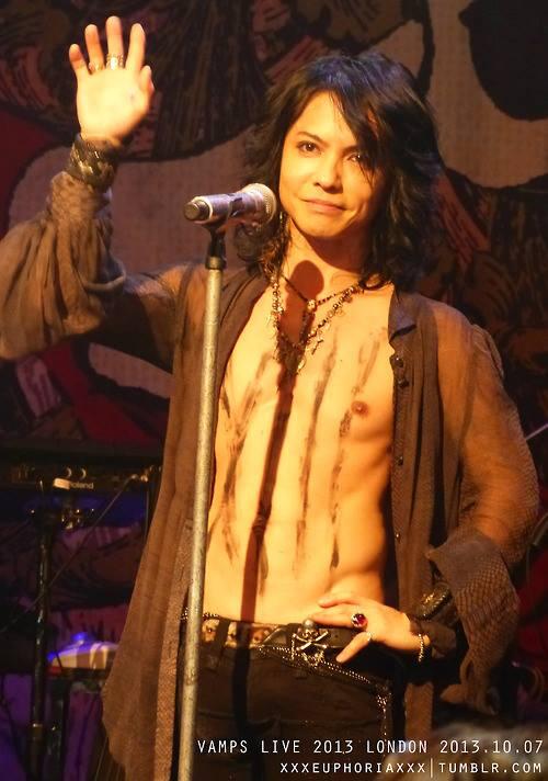 HYDE #HydeBD #LArcenCiel #hydeさん #HydeBirthday #Vamps FELIZ