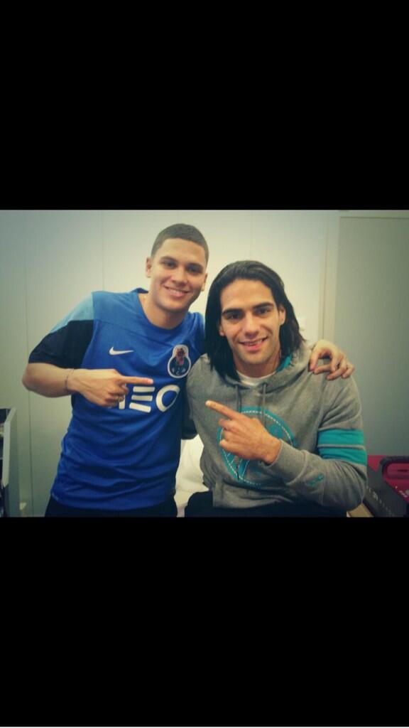 FALCAO's tweet photo. Bien acompañado en tratamiento con el parcero @juanferquinte10 http://t.co/nntarTlbA2