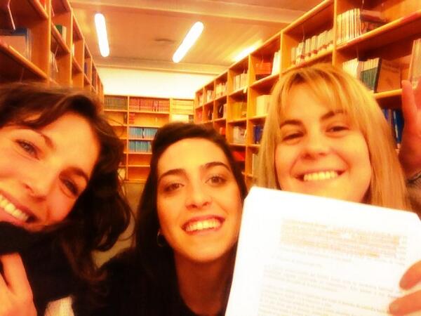 VirginiaVir_CH's tweet photo. Para q después no digan q todo es salir de fiesta jajajaja #exams #bibliotequita @VictoriaJimene @JosefaMD91 http://t.co/23mkHY5znr