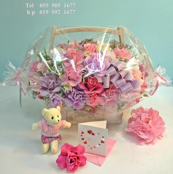 멀리 경주에서 주문하신 비누꽃바구니
예쁜 선물이 되었기를..
.cafe.daum.net/coco9018/JVzs/…