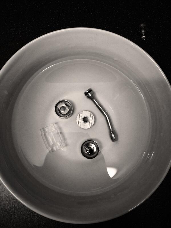 SLiCKsoloster's tweet image. Cleaning my #kanger #protank #curved #drip #tip #vaper #maintenance time to blaze up new flavour!