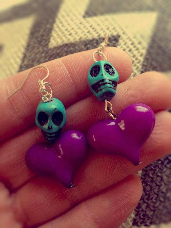 FunkyRelics's tweet image. For anti-Valentine's Day people.. These earrings are for you! #sgf #jewelry #earrings #funkyrelics #valentine