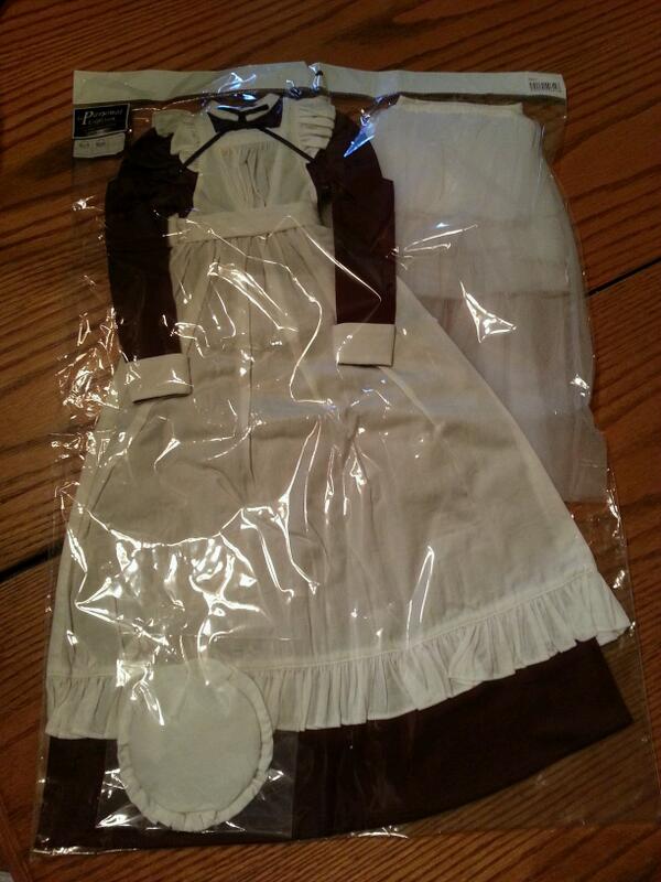 Whoo hoo! My new maid uniform for Chizuru came in! Thanks again MintyCafe!