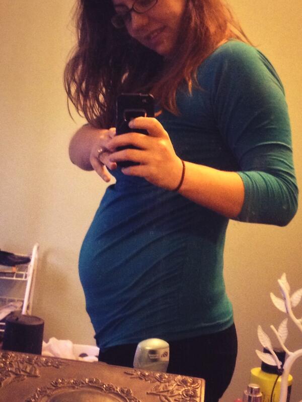 AnjuliT's tweet photo. Having the worst pregnancy headaches, but I made it to 13 weeks! http://t.co/G6LrLQTgvC
