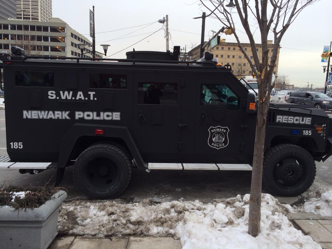 Twitter 上的darren Rovell No Joke Newark Police Swat Truck Outside Media Day Http T Co Jpstayejns Twitter Twitter 上的darren Rovell No Joke Newark Police Swat Truck Outside Media Day Http T Co Jpstayejns Twitter