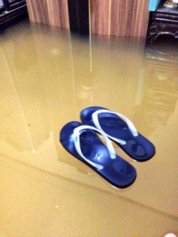 Kamar dah kayak kolam renang... 😭😭😭