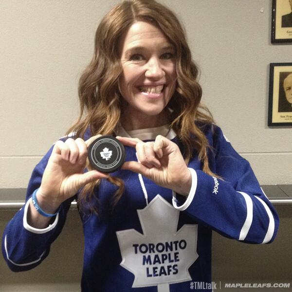 MapleLeafs's tweet photo. #TMLtalk photo: @ClaraHughes_ just before the ceremonial face-off #BellLetsTalk #HockeyTalks http://t.co/4yFxwSFC8W
