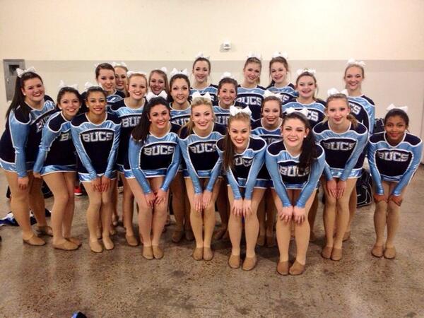 BarbeBluebelles's tweet photo. Twelfth Night! #Pom #Applause #MardiGras #belles 💙 http://t.co/6sCou4k3dr