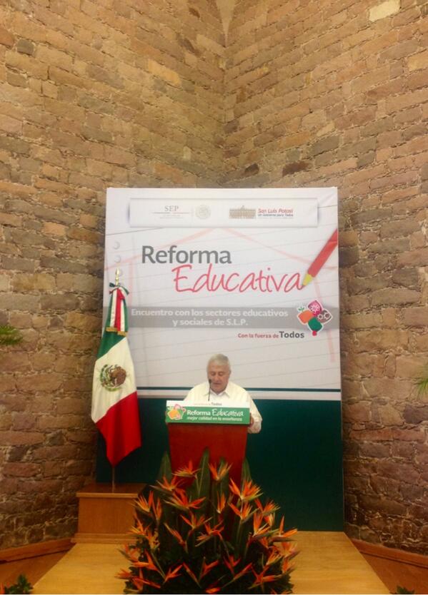 El secretario de educación @EChuayffet cita a Madero en su mensaje a los sectores educativos de #SanLuisPotosi