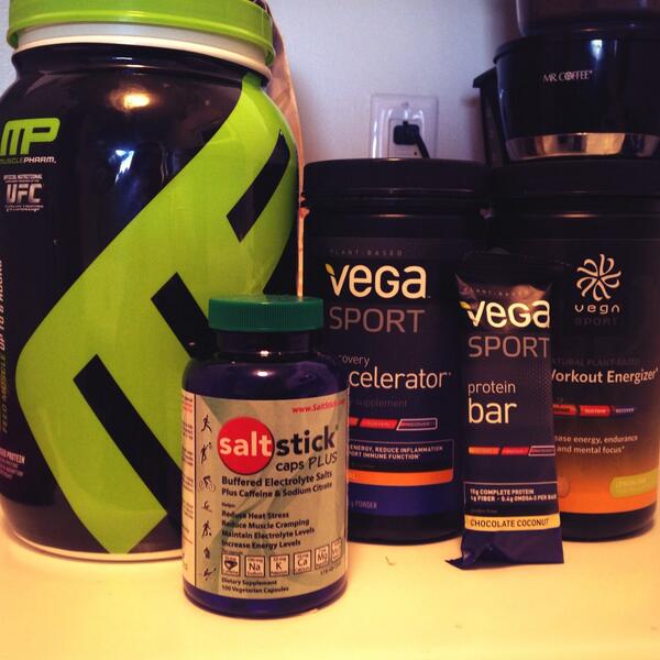 ifs1's tweet photo. Helping me get thru tour of sufferlandria!  Mr coffee photobomb 😜 @TrainerRoad @SaltStick @VegaTeam @MusclePharm http://t.co/jXJvYeGvPa