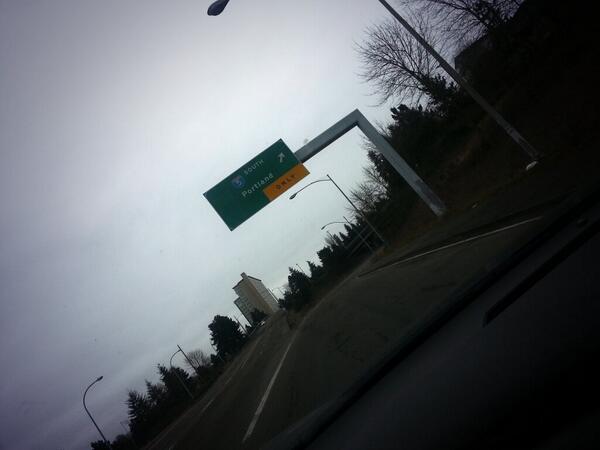 off tu work i go.... #southbound #schoolthenwork #fml #stillsick #gottagetthatmoneytho #notraffic