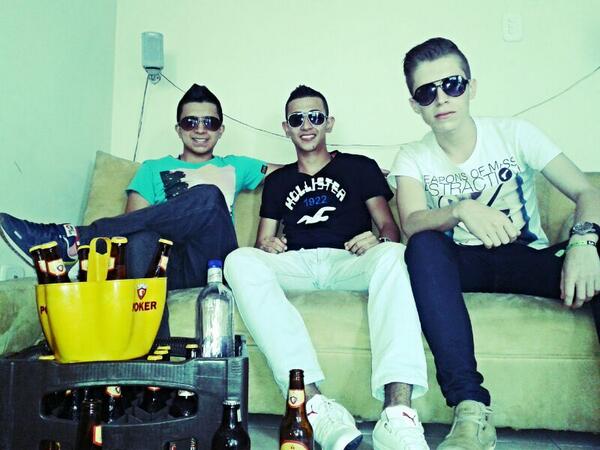 DavidPerdomo13's tweet photo. Con los panas bebiendo hoy martes. Quieto :] @O_social  @PiipeLT http://t.co/A2QAbqu9sY