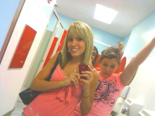 aleighakolberg's tweet photo. Lololol ohh man summmmah 2010 ☀️😂😊 @anna_garber http://t.co/BUd4l6j18k