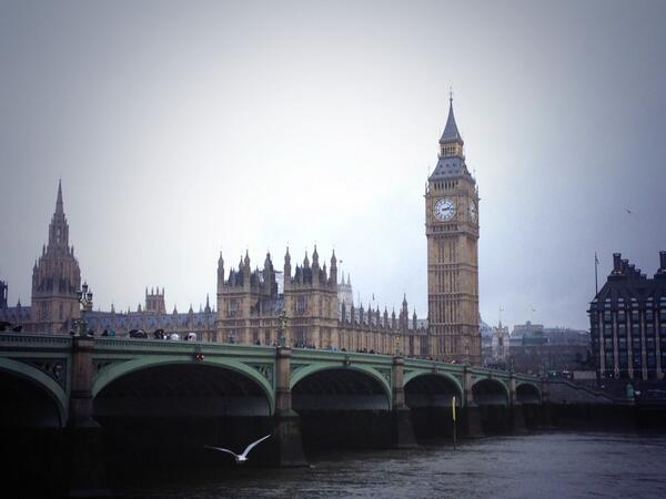 nicole_gp's tweet photo. Volver a la rutina ha sido muy muy duro...@AnaPoyoTorrado  #missinglondon http://t.co/b5s1TzniEo