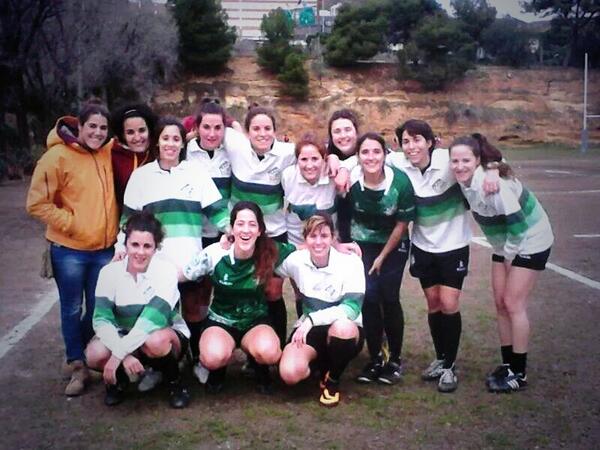 RugbyINEFbcn's tweet photo. Les #Osses després de la victòria d'avui. Que grans que sou noies!!! http://t.co/pQfECrA12O