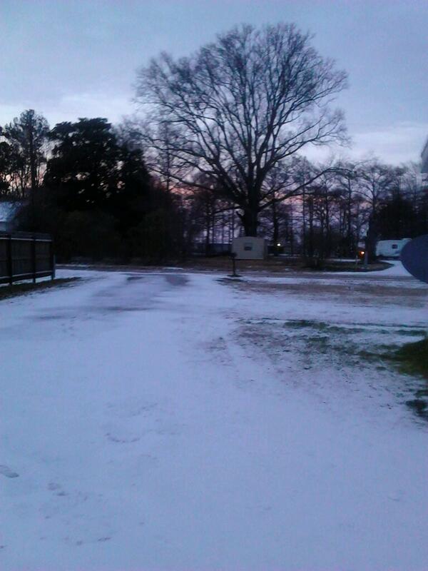 suzee671's tweet image. Looks like it's clearing up! #itsreallycold #winterwonderland