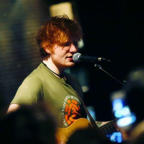 TaySwiftSP's tweet photo. Ed Sheeran doe. http://t.co/Hx1culUoBa