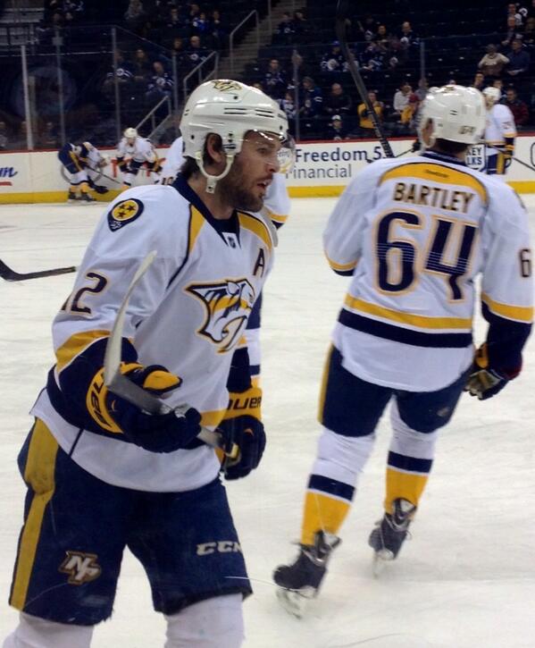brittneyhole's tweet photo. Hello Mike! @mikefisher1212 #handsome #glassseats #jaysmancrush http://t.co/HrM3DIcp1y