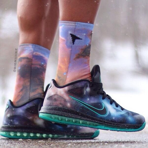 TheSoleSavior's tweet photo. 😱😱 RT if you would buy these Bron's! http://t.co/hvEOqTdQGc