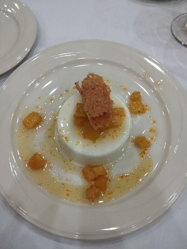 el_venter's tweet image. OMG it&apos;s kind of nice being in a class that spoils you w/3 course meal! #mcsi2014