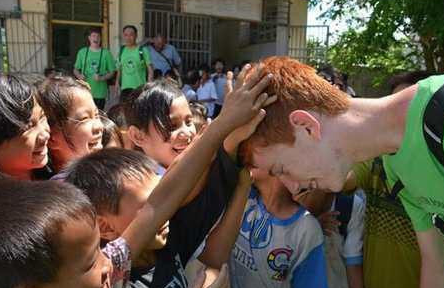 GingerProblems's tweet photo. Asia: Where gingers become gods. http://t.co/Pl6cAkEf0z