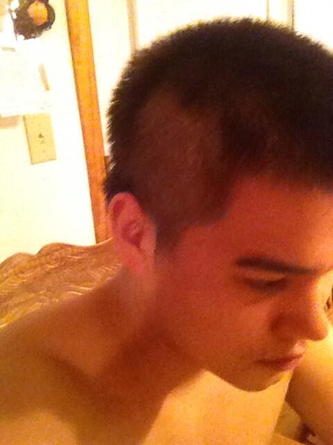JPowless93's tweet photo. Guess I'll be walking around like this tmrw, my ma's clippers broke! -.- lol #HalfHawk #JustMyLuck http://t.co/SB7HIvyvsQ
