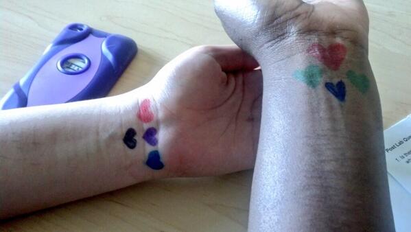 AnasTeaParty's tweet image. So this is an old pic of me and my friend ivy doing the heart project.