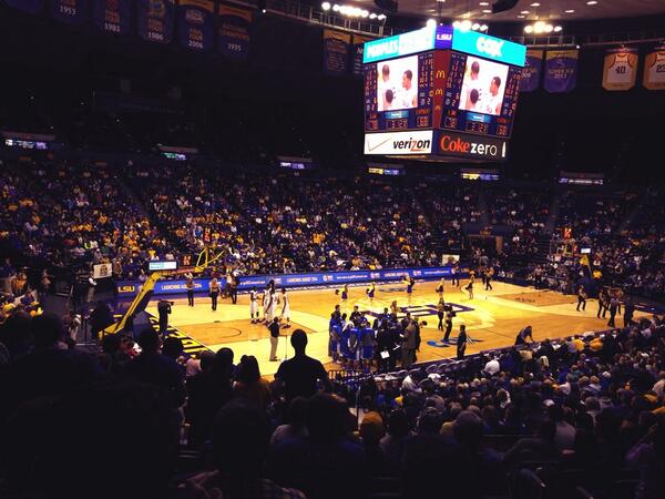 TaylorLHalsey's tweet photo. Huge crowd for LSU v. Kentucky #ForeverLSU #LSUroar http://t.co/XJzti7OPYa