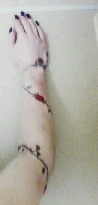 Roses wrapping around my whole right arm. My 7th rose tattoo. That is working process atm. http://t.