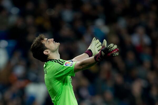 A3Noticias's tweet photo. Récord histórico de Iker Casillas en el @realmadrid: 682 minutos sin recibir un gol http://t.co/WupANQM7Qv http://t.co/EYVsitB6Oo