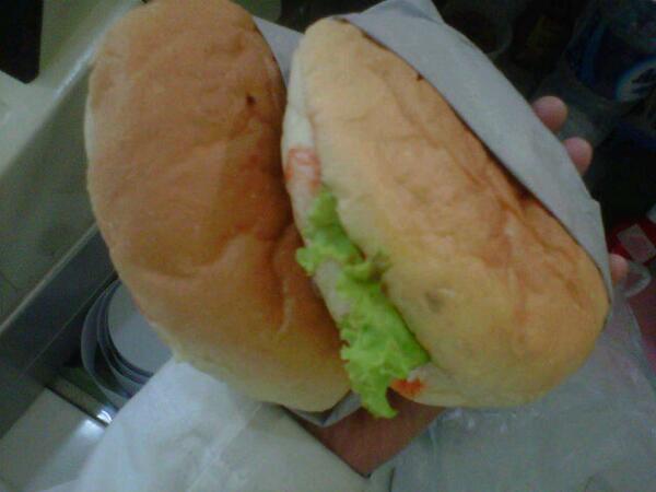 Makasih suamiku saiiooong,, craby patty nyaaa.. Akhirnya,, gakan ngiler dede nya..  cc: MyHusband <a href="/Anin_libelin/">Je m'appelle Libelin</a>