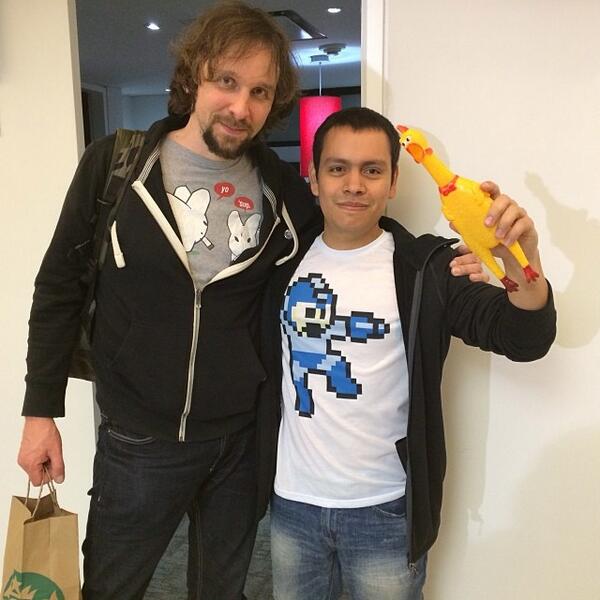 pakosorio's tweet image. @MEXPROG aquí un recuerdo de la noche: minnemann, el pollo y yo. #TheAristocratsMX #mexprog