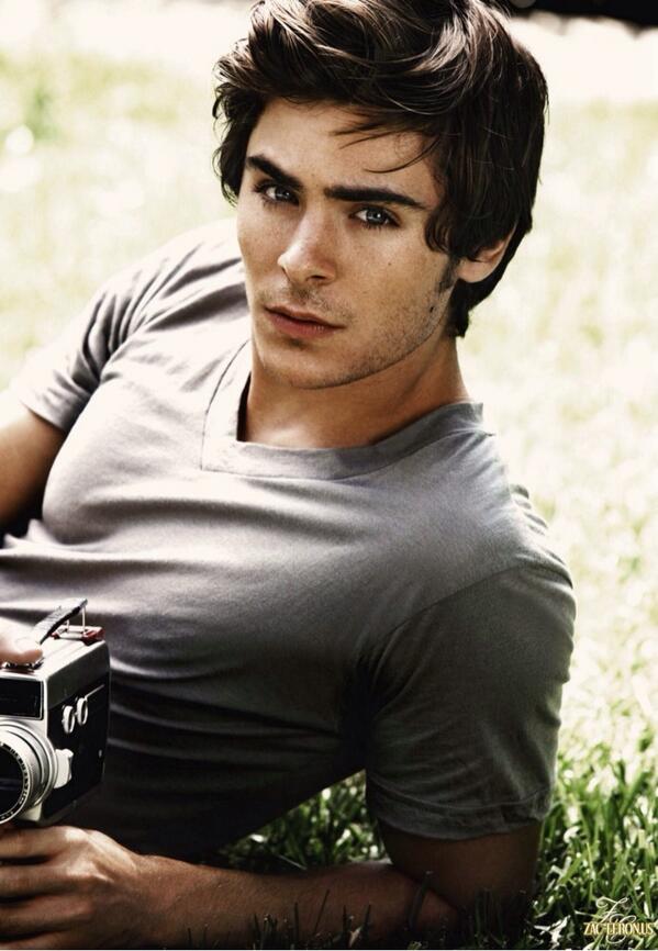 AmoQ01's tweet photo. @ENews is there really anyone else for #HottieOfTheWeek http://t.co/Tj5Yy88kbX
