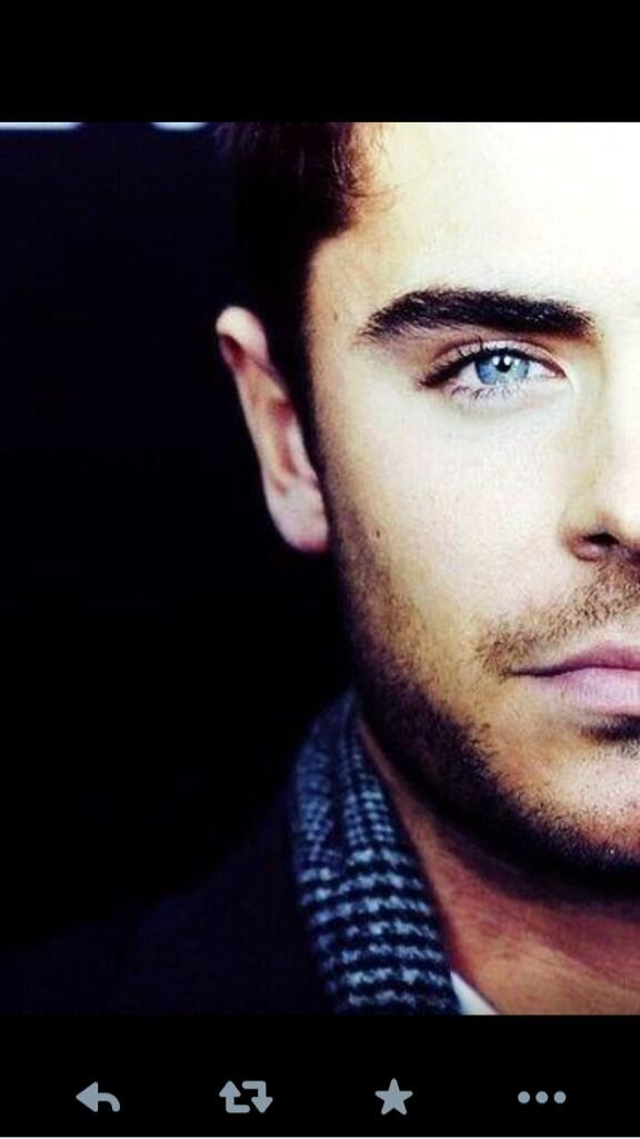 AmoQ01's tweet photo. @ENews Zac!!!<3 http://t.co/RmxVNA7pwu