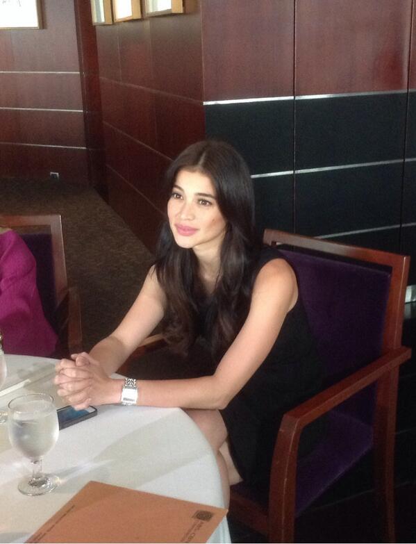Push_Alerts's tweet photo. Lovely Anne Curtis listens closely as she hears updates about her good friend Vhong Navarro. Ganda ni #Dyesebel! http://t.co/YtsSWep5s2