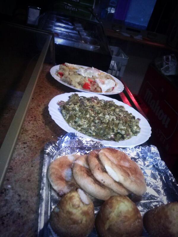 CafeteriaRafy's tweet photo. Ven a almorzar por tan solo 3 euros! Medio almuerzo 3 euros! Entero 4 euros! C/ Rio Rosas n°70 http://t.co/VOyL4iCEBB