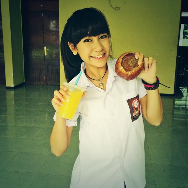 “<a href="/AnisaRahma_Adi/">Anisa Rahma Adi</a>: Makasih <a href="/drihen79/">Hendri Johari</a> <a href="/anggistydara/">𝒶𝓃𝑔𝑔𝒾𝓈𝓉𝓎 𝒹𝒶𝓇𝒶</a> menemani di lokasihh.. Cucok :) ”