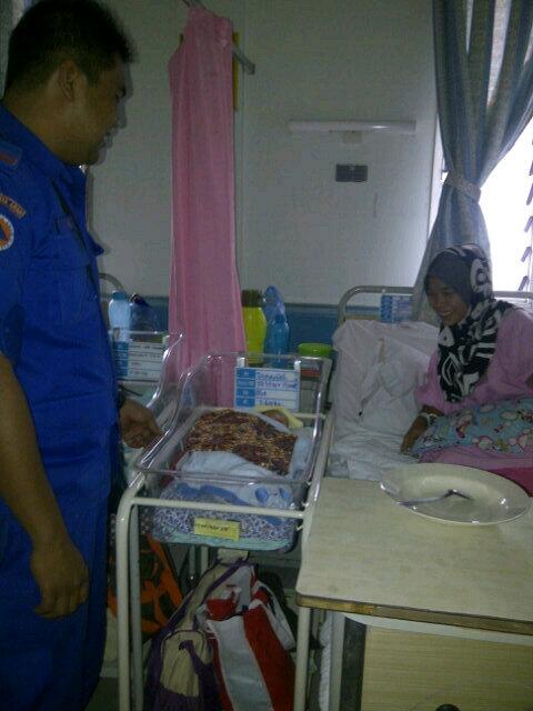 fendijasin's tweet photo. Ppad klm ziarah anngota d hspt klm@Moqta70 @TKPOjpam @RajaAlhakim @jpam klm@fadhilfahmi http://t.co/pG8bbLdp4F