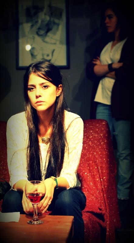 Büyümeyi reddeden küçük bir kız çocuğunun hikayesi olan #ÇokYakın, bu akşam 20:30'da <a href="/bosahne/">BO SAHNE</a>'de. <a href="/nlydr/">Nilay Duru</a> <a href="/handehizlan/">hande</a>