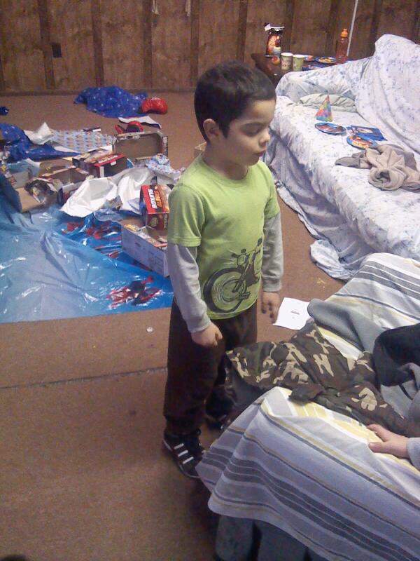 KayAceHome's tweet photo. Cheese. U r my rght hand. let mommy see u smile. We will b 2gether again 4 God is with us who can b against us. Luv u http://t.co/8dLCUxE5qd