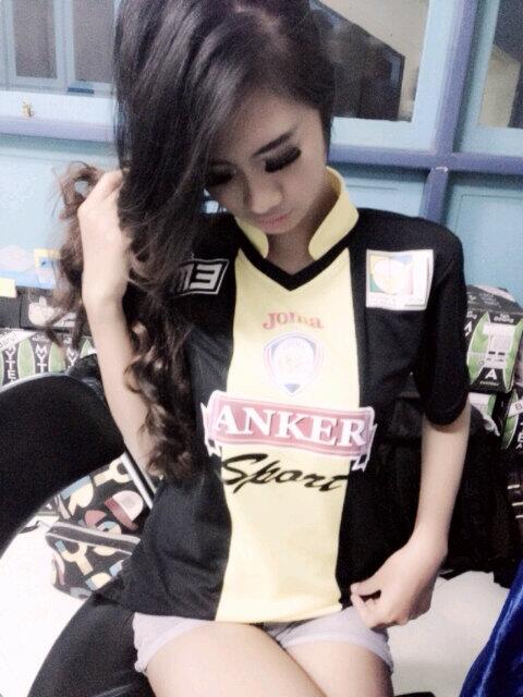 DiloonD's tweet photo. Anker apanya ya? "@reshadin: Uayuuu klambine :* @AremaAremania: Jersey Away Arema? http://t.co/f4b1TNT7QG”"