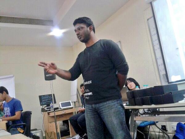 praths17's tweet photo. Deepak Teja in Quick Gun Murugan mode..
Snapped while pitching his idea...

#di14
#designInnovation http://t.co/GBkkhvOP3o