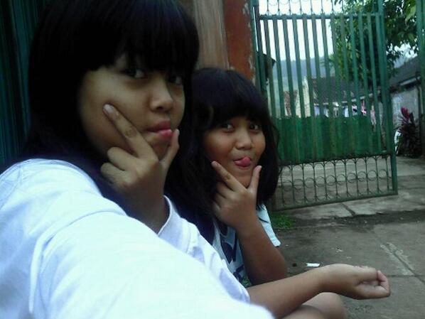 Aurellz_'s tweet photo. With @Firda71_ Ini sama kamu yahh :* http://t.co/pCXNloMzCq