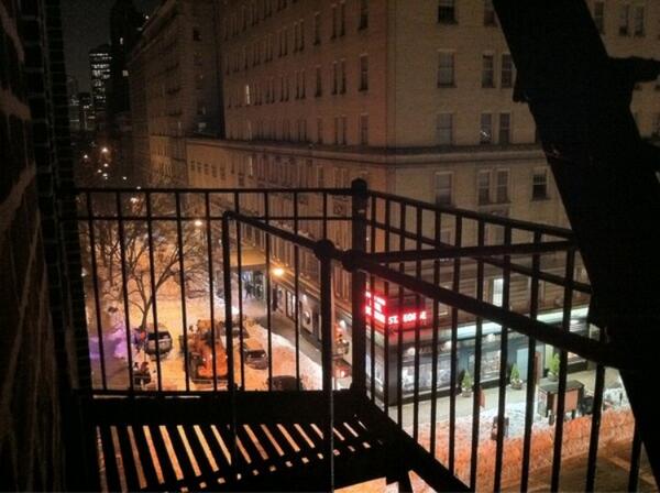 AnthonyRR_90's tweet image. View from my apartment last night. #SingleDigitTemps #Brooklyn #NYC