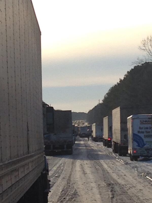 BlakeNelson308's tweet photo. Have not put my truck in gear for 9 hours http://t.co/Mz6utvkk4U