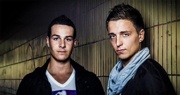 Los40Dance's tweet photo. Os presentamos a @Blasterjaxx #Faith su TEMAZO is #NowPlaying here -> http://t.co/MO2wrBhaVc #MaximaMeGusta y lo peta http://t.co/1Z3U5dhBEB