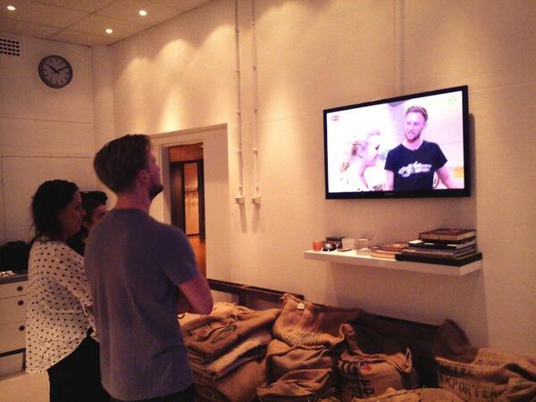 TroPaCafe's tweet photo. Fijn #koffie cuppen met 'bekend van tv' @tropacafe roastlab #socialclub http://t.co/aHbsoCVxNp
