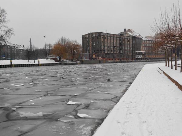 brianswarthout's tweet image. Has been a little cold lately in #Berlin #Spreebogen #Carnotstr