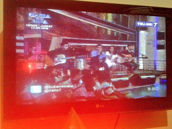 WorldOfHivi's tweet photo. "@RizqiaNovi: "@HiFriendsMLG: @sayHiVi - Mata ke Hati . Bukan Empat Mata http://t.co/GHxfa8V8zd""