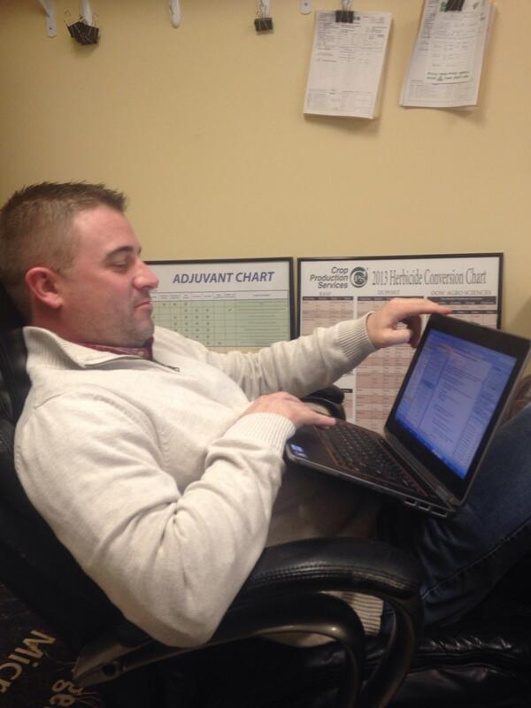 John_Baute's tweet image. @Lowdseed trying to figure out how to use a computer #oldguy #nottechsavy